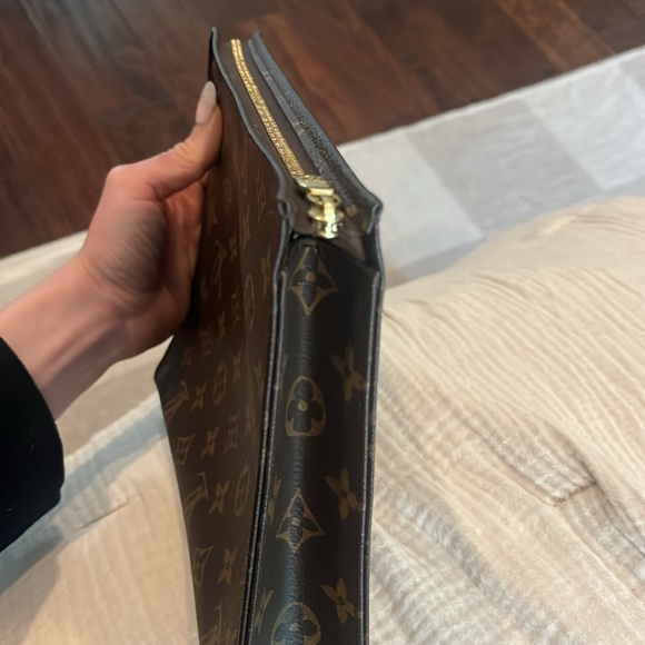 Louis Vuitton Monogram Toiletry Pouch 26 - Picture 9 of 10